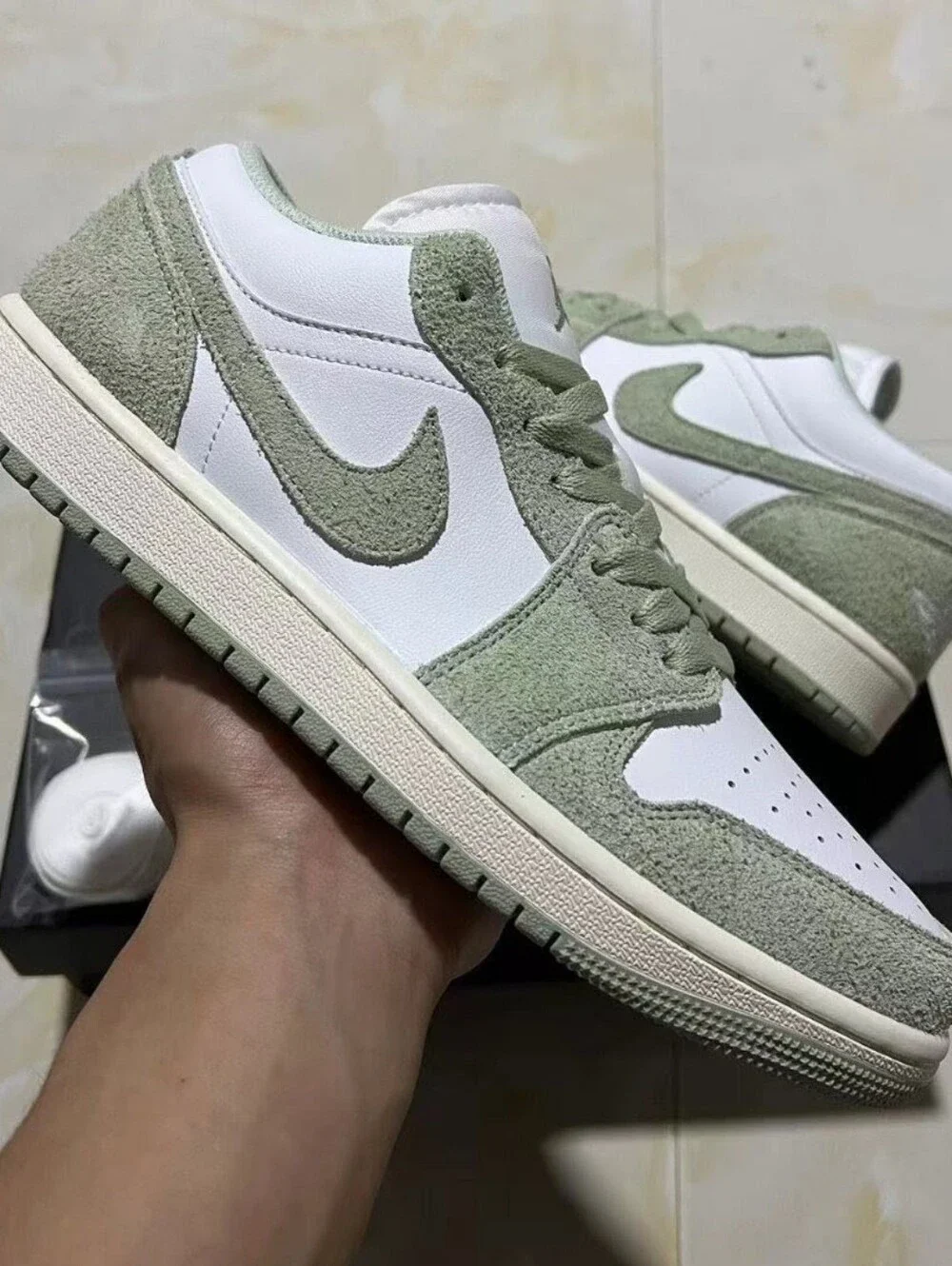 Nike Air Jordan 1 Low in Sage Green and White Size 9